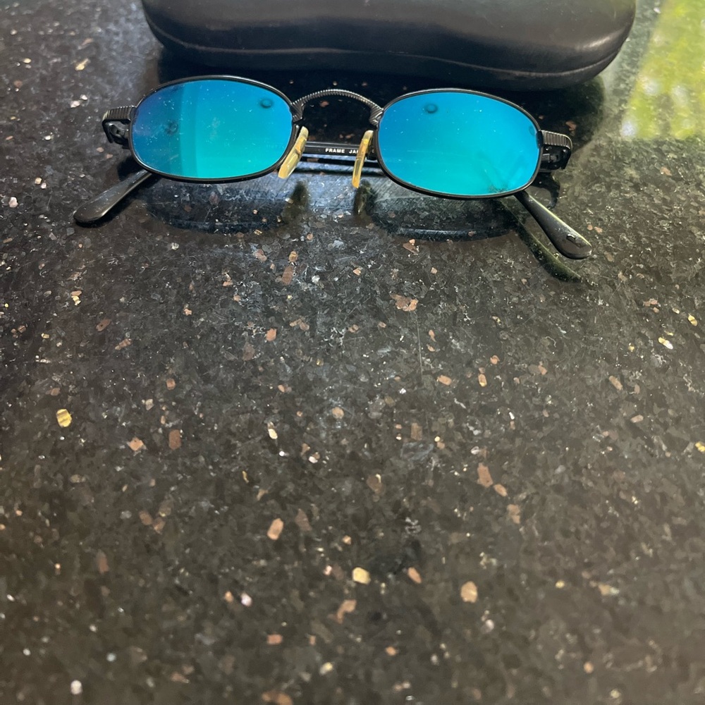 Super cute Maui Jim sunglasses in great condition.